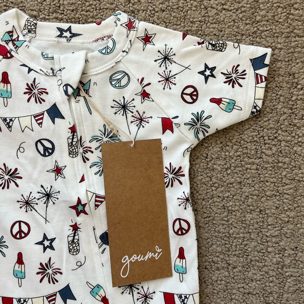 Goumi Kids Short Sleeve Zippered Onesie Celebration Size 0-3 3-6M New - Picture 2 of 6